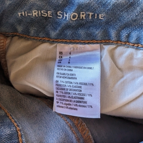 NWOT AEO Light Wash Denim Distressed Hi-Rise Shortie Jean Shorts Size 4 - Picture 6 of 7